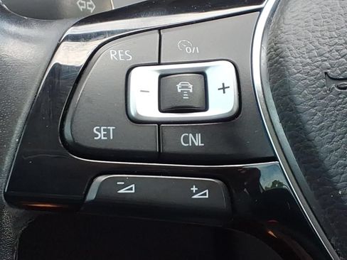 Used 2018 Volkswagen Atlas SEL FWD image 17
