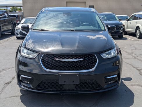 Used 2023 Chrysler Pacifica Touring-L FWD image 12
