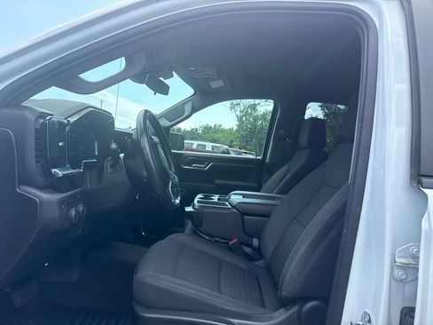 Used 2022 Chevrolet Silverado 1500 LT AWD/4WD image 5