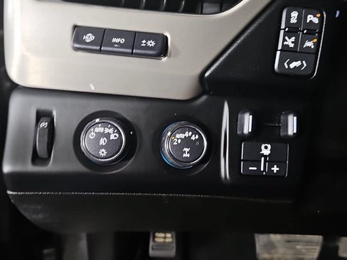 Used 2019 GMC Yukon Denali w/ Denali Ultimate Package AWD/4WD image 29