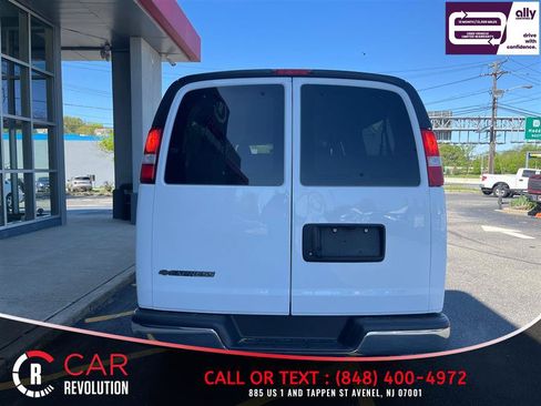 Used 2024 Chevrolet Express 3500 LT w/ LT Preferred Equipment Group RWD image 6