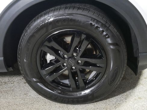 Used 2023 Ford Explorer XLT AWD/4WD image 15