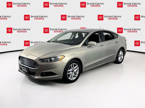 Used 2016 Ford Fusion SE FWD image 1