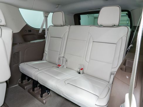 Used 2023 GMC Yukon XL Denali image 32