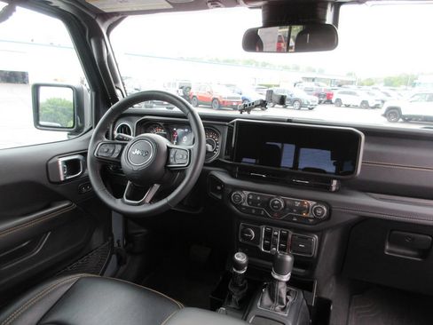 Used 2025 Jeep Gladiator Sport AWD/4WD image 22