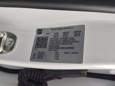 Certified 2024 Chevrolet Colorado W/T RWD image 42