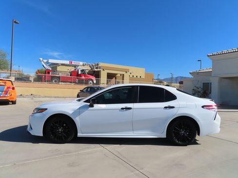 Used 2020 Toyota Camry SE image 4