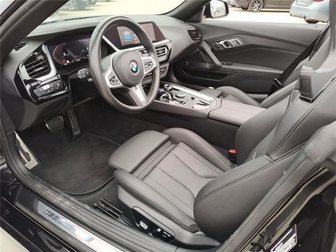 Used 2025 BMW Z4 sDrive30i image 2