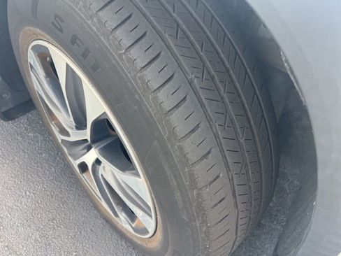 Used 2021 Toyota Highlander XLE image 5