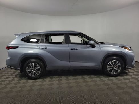 Used 2024 Toyota Highlander XLE AWD/4WD image 10