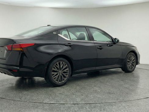 Used 2025 Nissan Altima 2.5 SV image 9