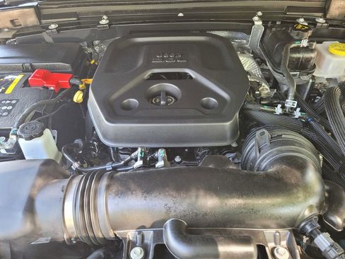 Used 2025 Jeep Wrangler Unlimited Sahara image 24