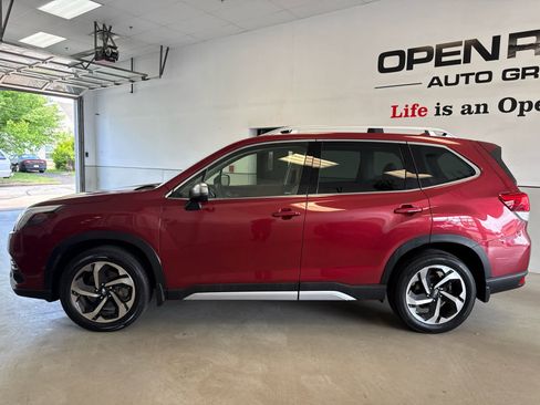Used 2023 Subaru Forester Touring AWD/4WD image 3