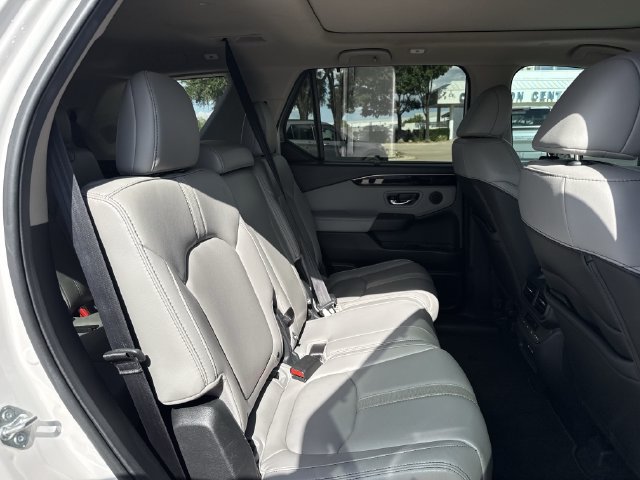Used 2025 Honda Pilot Touring image 35