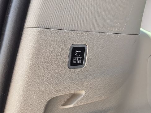 Used 2024 Jeep Wagoneer L Series II w/ Flexible Seating Group RWD image 13