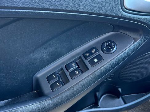 Used 2017 Kia Forte LX FWD image 5