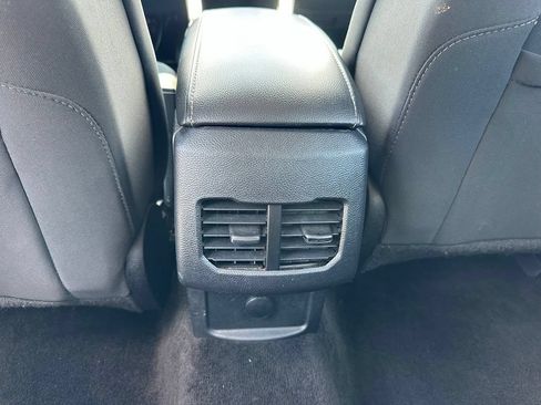 Used 2018 Ford Fusion SE w/ Fusion SE Technology Package FWD image 23