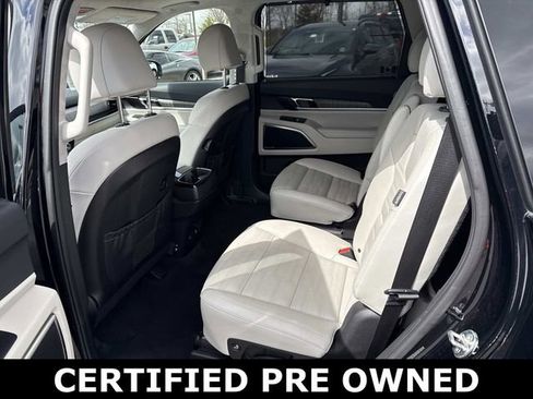 Used 2024 Kia Telluride SX Prestige w/ Towing Package image 17