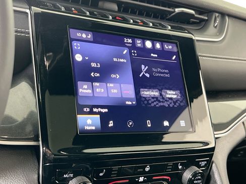 Used 2023 Jeep Grand Cherokee Altitude image 14