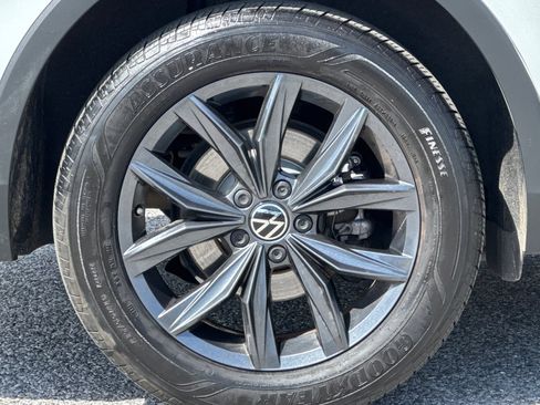 Used 2023 Volkswagen Tiguan SE FWD image 11