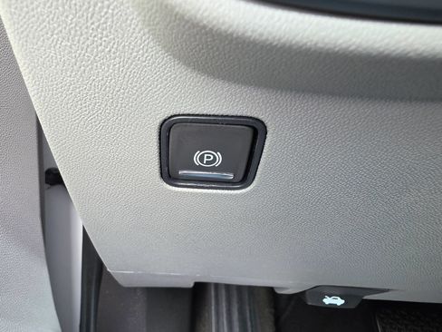 Used 2024 GMC Terrain SLE FWD image 24