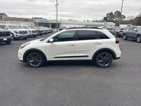 Used 2017 Kia Niro EX image 4