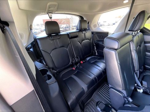 Used 2025 Honda Pilot Touring image 17