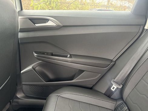 New 2026 Volkswagen Taos SE image 27