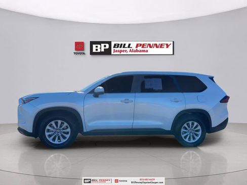 Used 2024 Toyota Grand Highlander XLE image 2