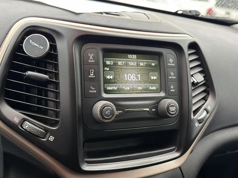 Used 2018 Jeep Cherokee Latitude w/ Altitude Package image 14