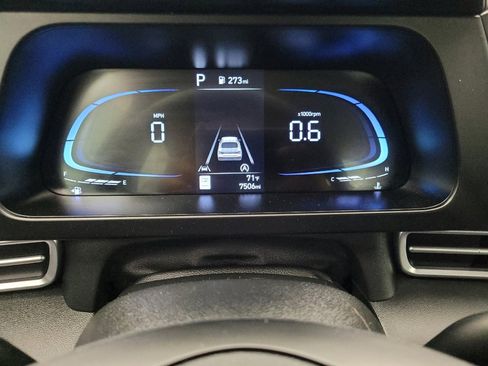 Used 2024 Hyundai Elantra SE FWD image 23