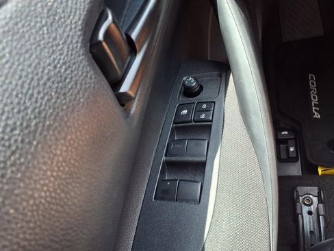Used 2025 Toyota Corolla LE FWD image 24