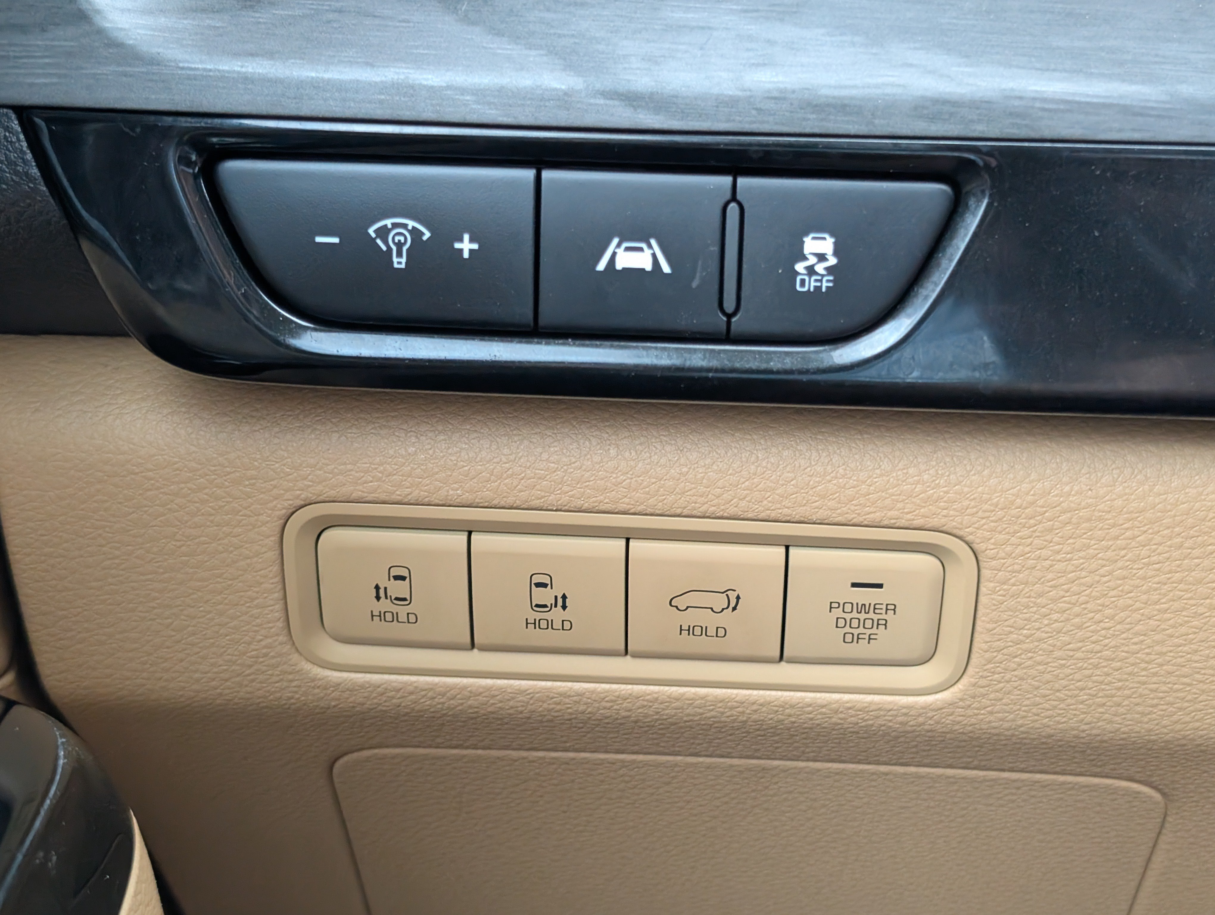 Used 2024 Kia Carnival EX FWD image 18