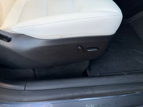 Used 2023 Tesla Model Y 2WD image 31