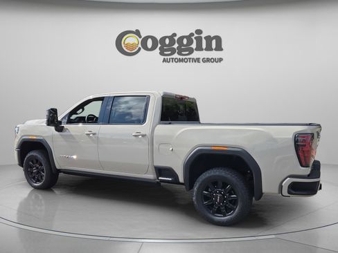 Used 2026 GMC Sierra 2500 AT4 w/ AT4 Premium Plus Package AWD/4WD image 3