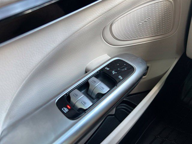 Used 2022 Mercedes-Benz C 300 4MATIC Sedan image 28
