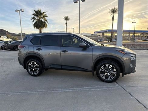 Used 2023 Nissan Rogue SV image 4