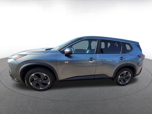 Used 2024 Nissan Rogue SV image 4