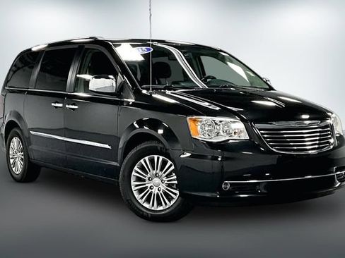 Used 2015 Chrysler Town & Country Touring-L w/ Driver Convenience Group FWD image 1