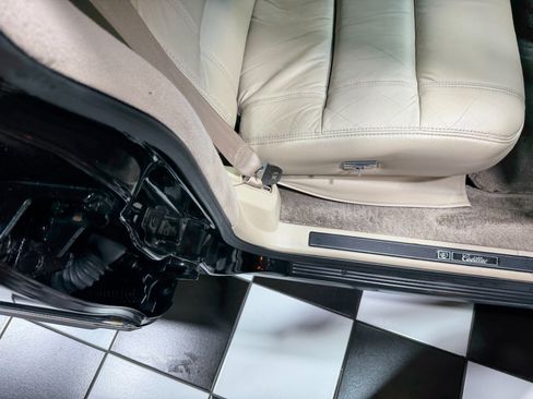 Used 1995 Cadillac Fleetwood Brougham RWD image 37