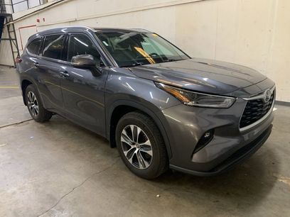Used 2021 Toyota Highlander XLE