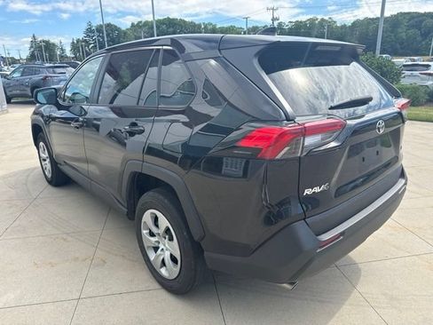 Used 2022 Toyota RAV4 LE AWD/4WD image 5