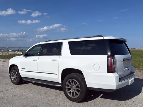 Used 2020 GMC Yukon XL Denali RWD image 3