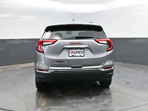 Used 2024 GMC Terrain SLT FWD image 8