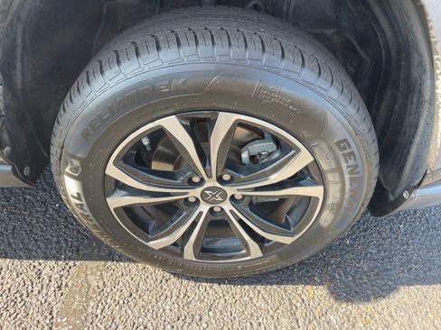 Used 2019 Toyota RAV4 LE FWD image 22