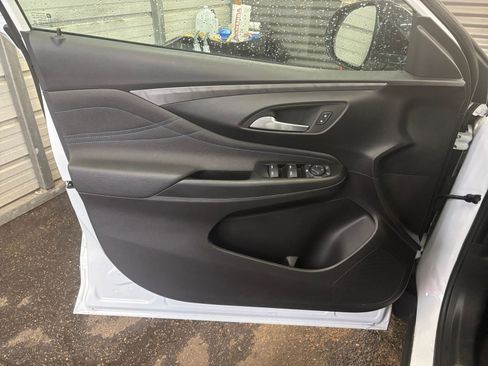 Used 2025 Buick Envista Sport Touring FWD image 18
