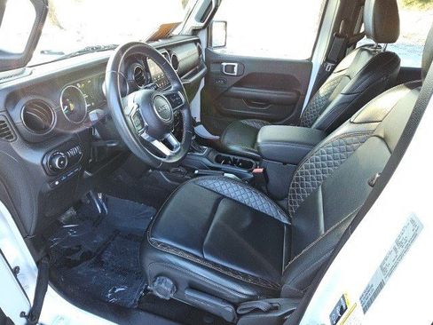 Used 2022 Jeep Wrangler Unlimited Sahara image 20