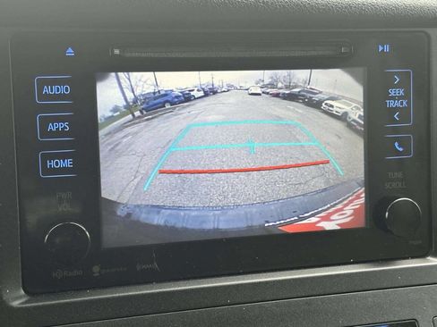 Used 2016 Toyota Sienna XLE image 22