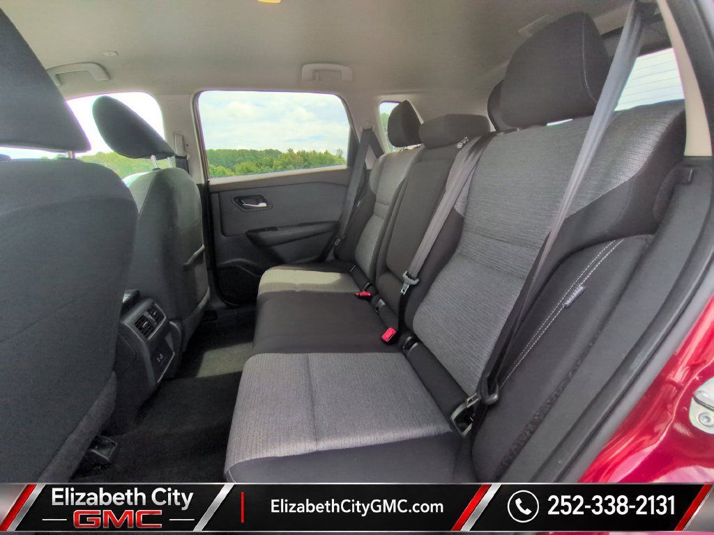 Used 2023 Nissan Rogue SV AWD/4WD image 17