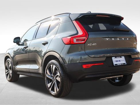 New 2026 Volvo XC40 B4 Plus w/ Climate Package image 7